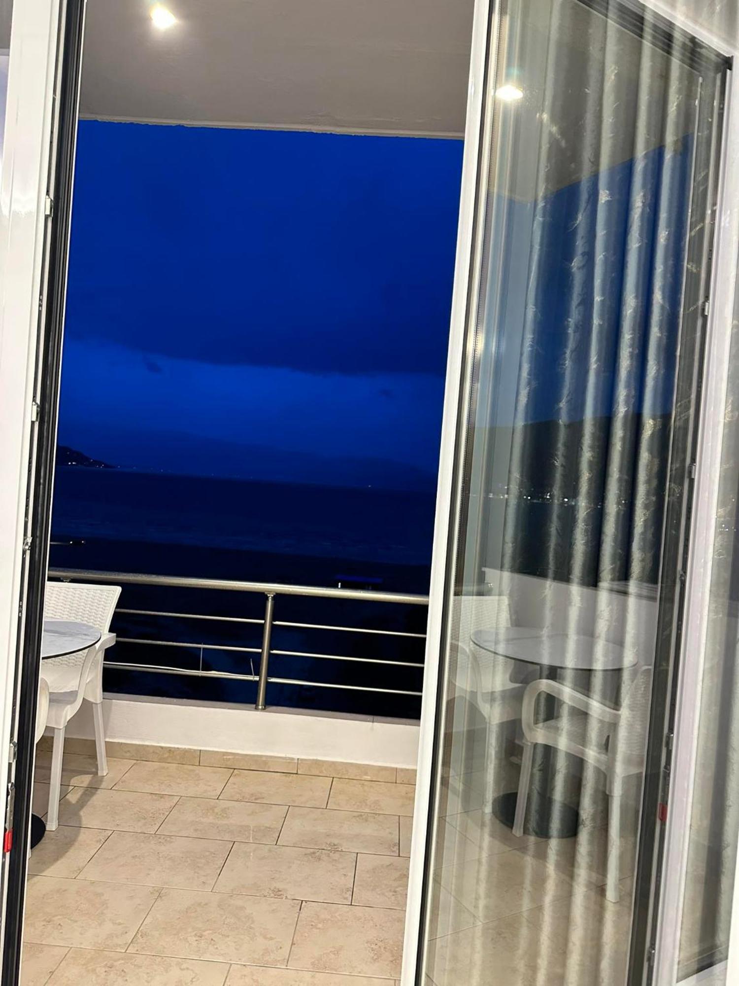 Sea View Apartment Luxury Vlorë Eksteriør bilde