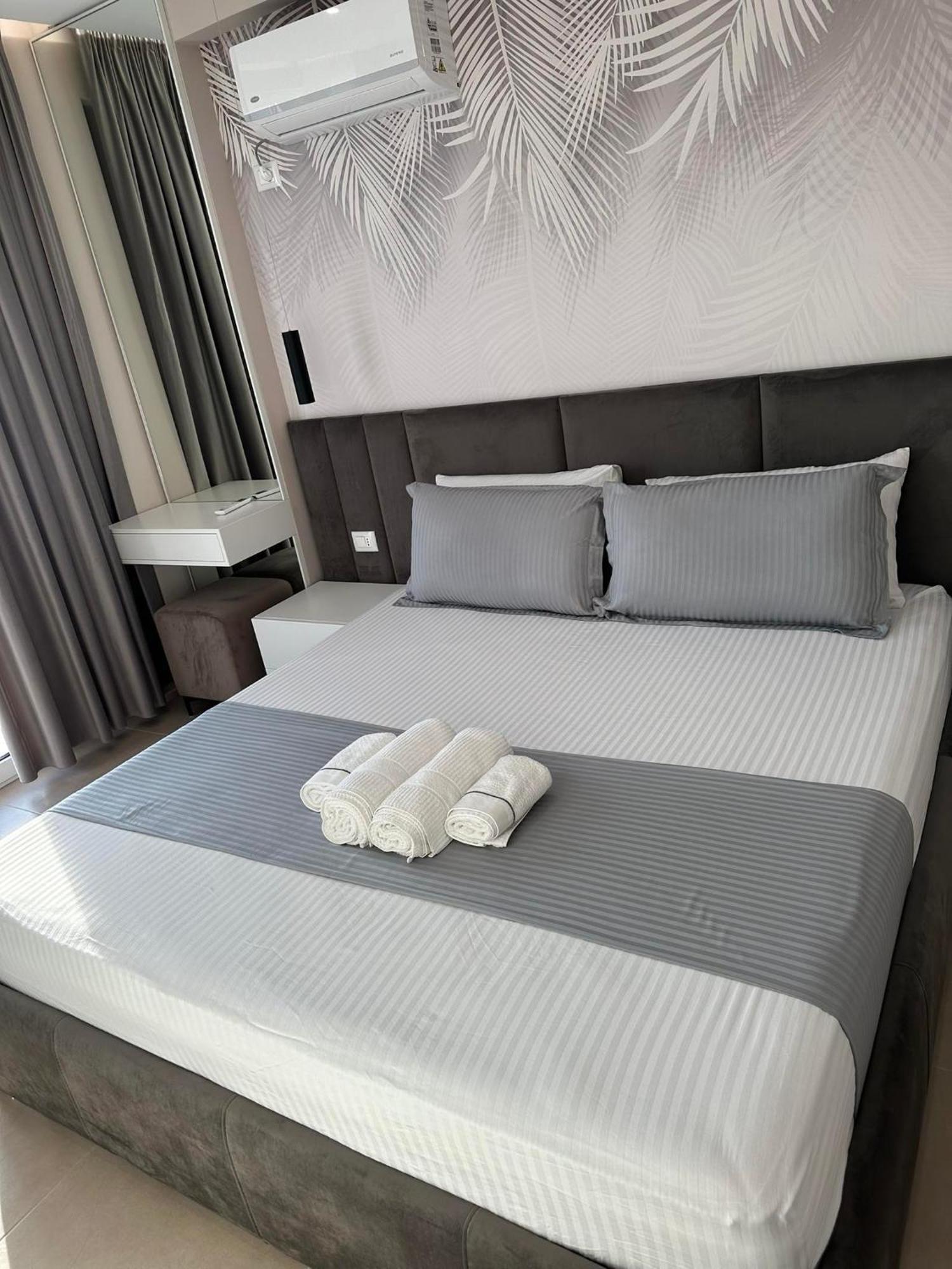 Sea View Apartment Luxury Vlorë Eksteriør bilde