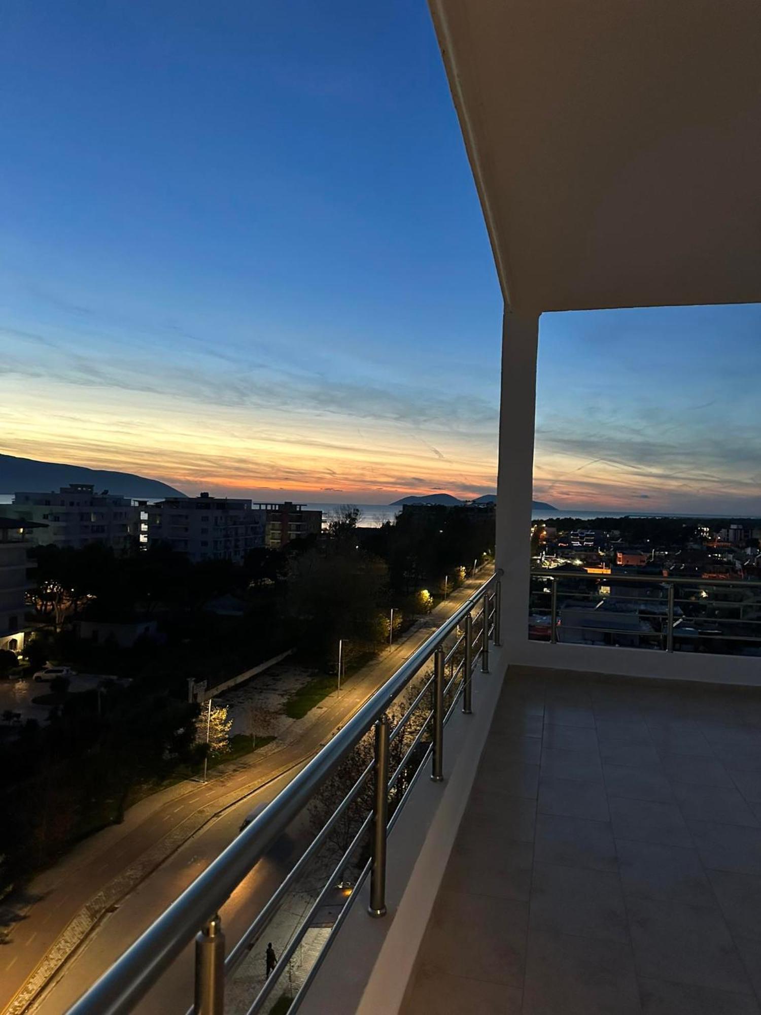 Sea View Apartment Luxury Vlorë Eksteriør bilde