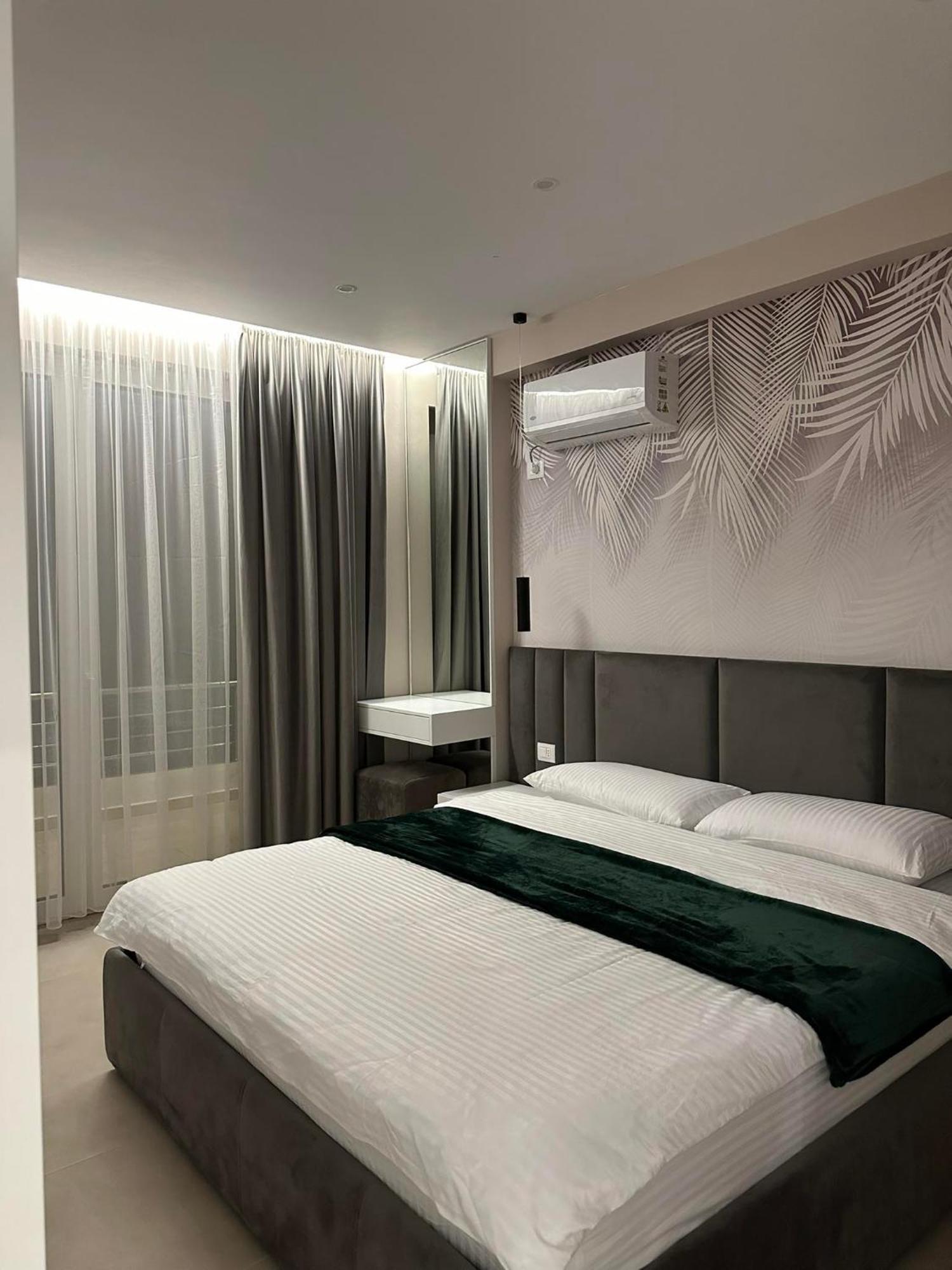 Sea View Apartment Luxury Vlorë Eksteriør bilde