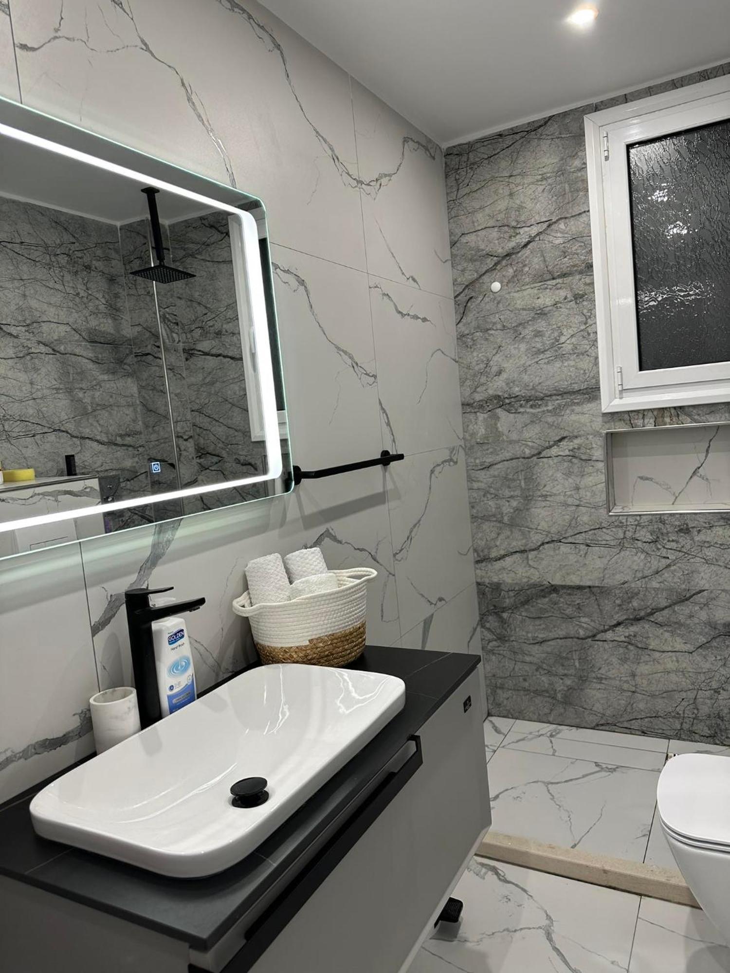 Sea View Apartment Luxury Vlorë Eksteriør bilde