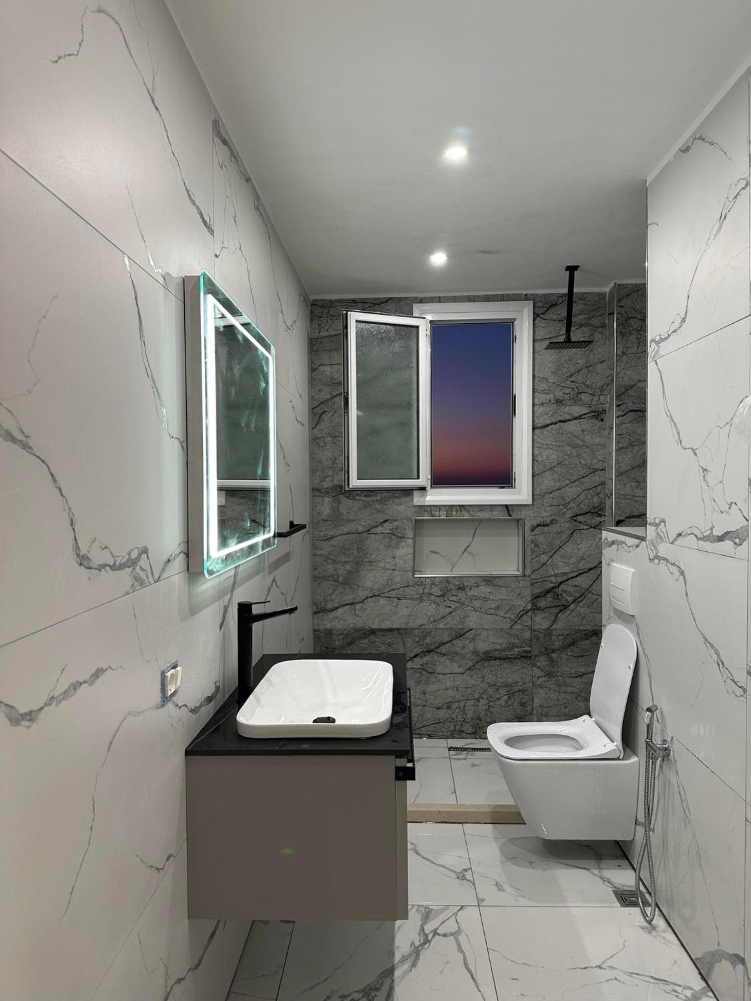 Sea View Apartment Luxury Vlorë Eksteriør bilde