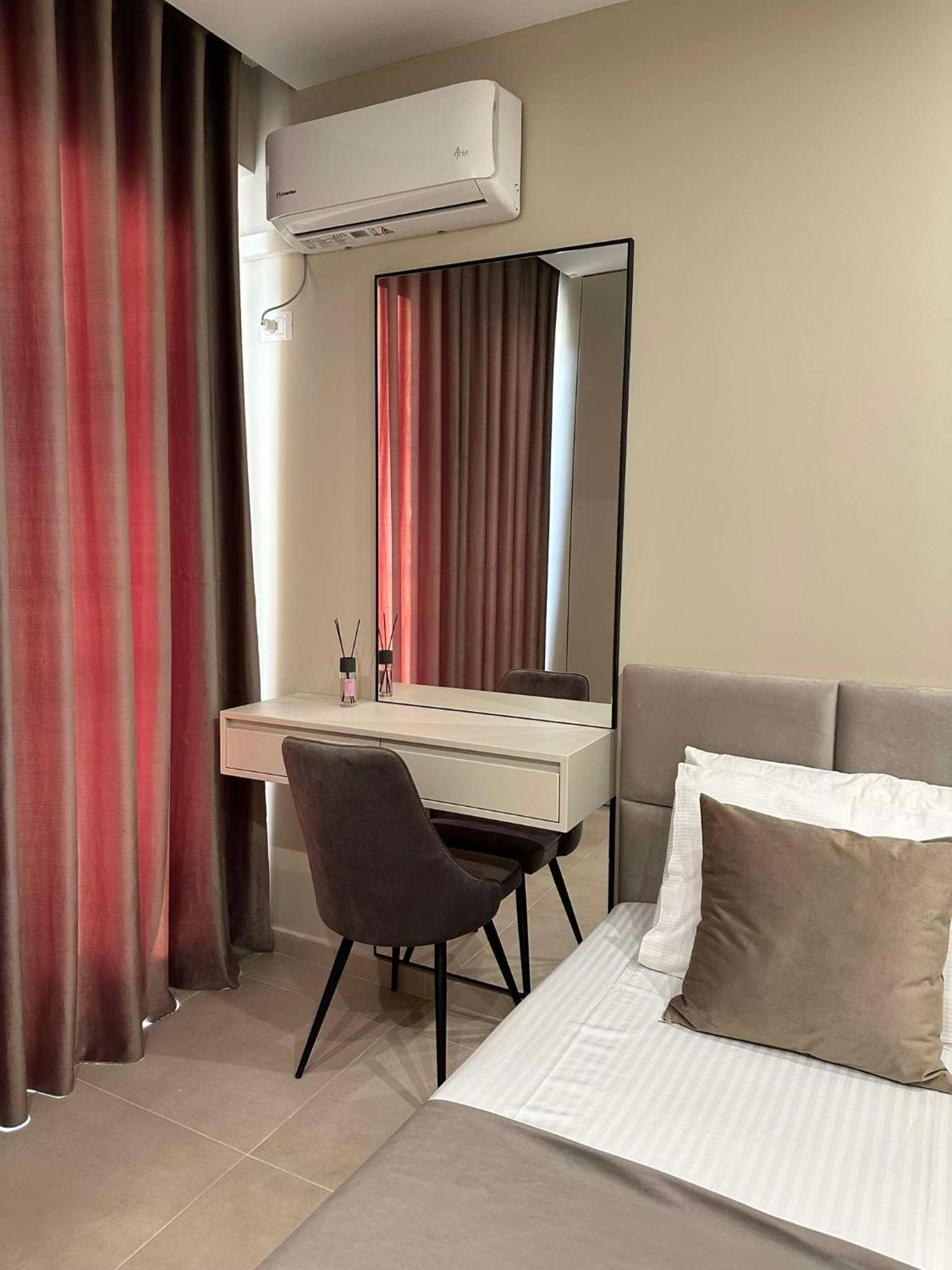 Sea View Apartment Luxury Vlorë Eksteriør bilde